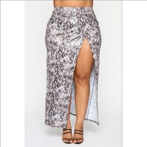 Kimmy Maxi Skirt w Slit